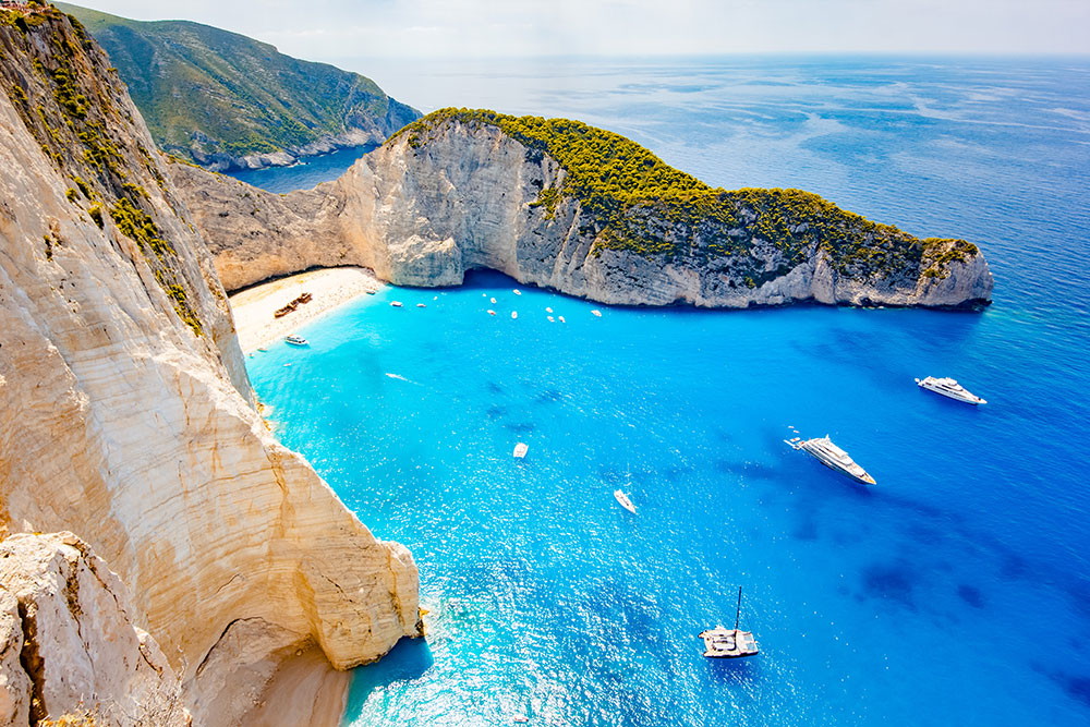 Vista aérea da Praia de Navagio na ilha de Zante, Grécia