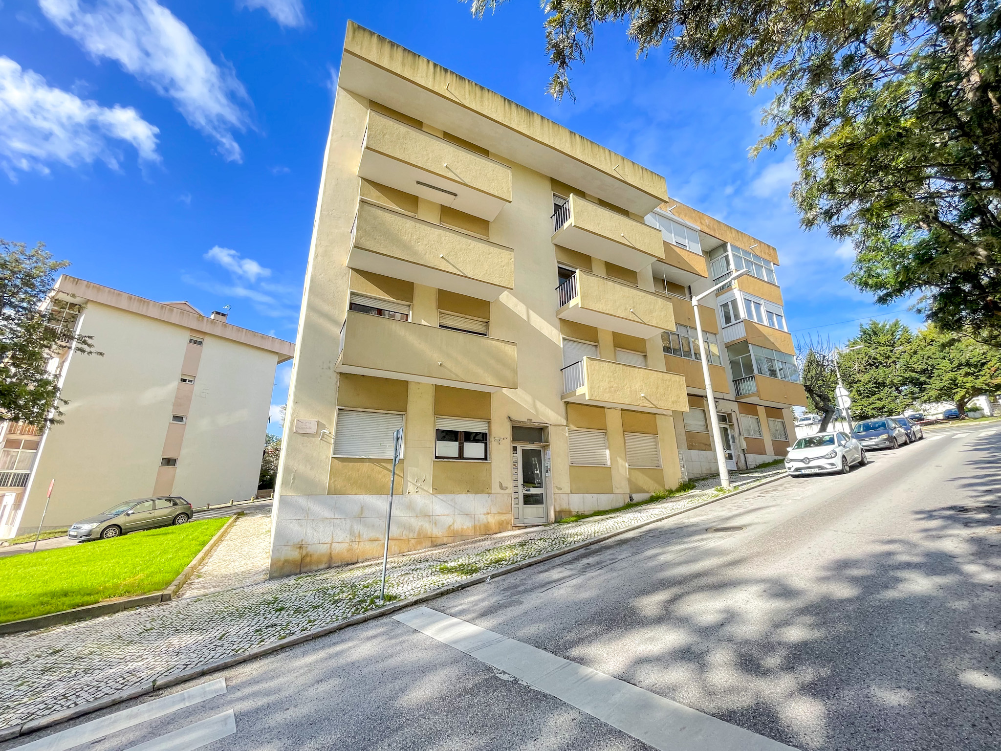 Building (8 apartments) — Avenida da Liberdade 1, Póvoa de Santa Iria, Vila Franca de Xira
