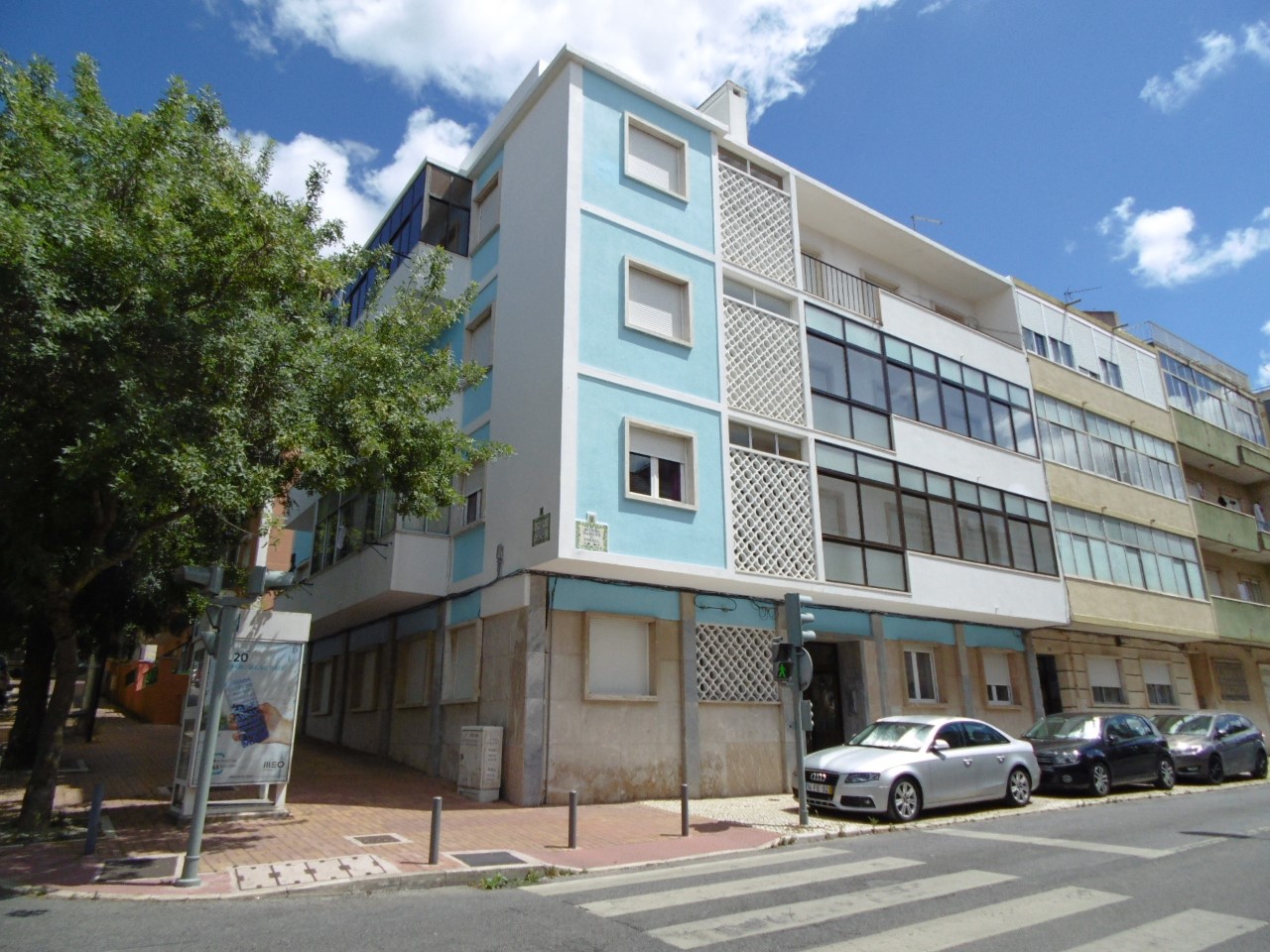 Building (12 apartments) — Av. Marquês de Pombal 30, Mina de Água, Amadora