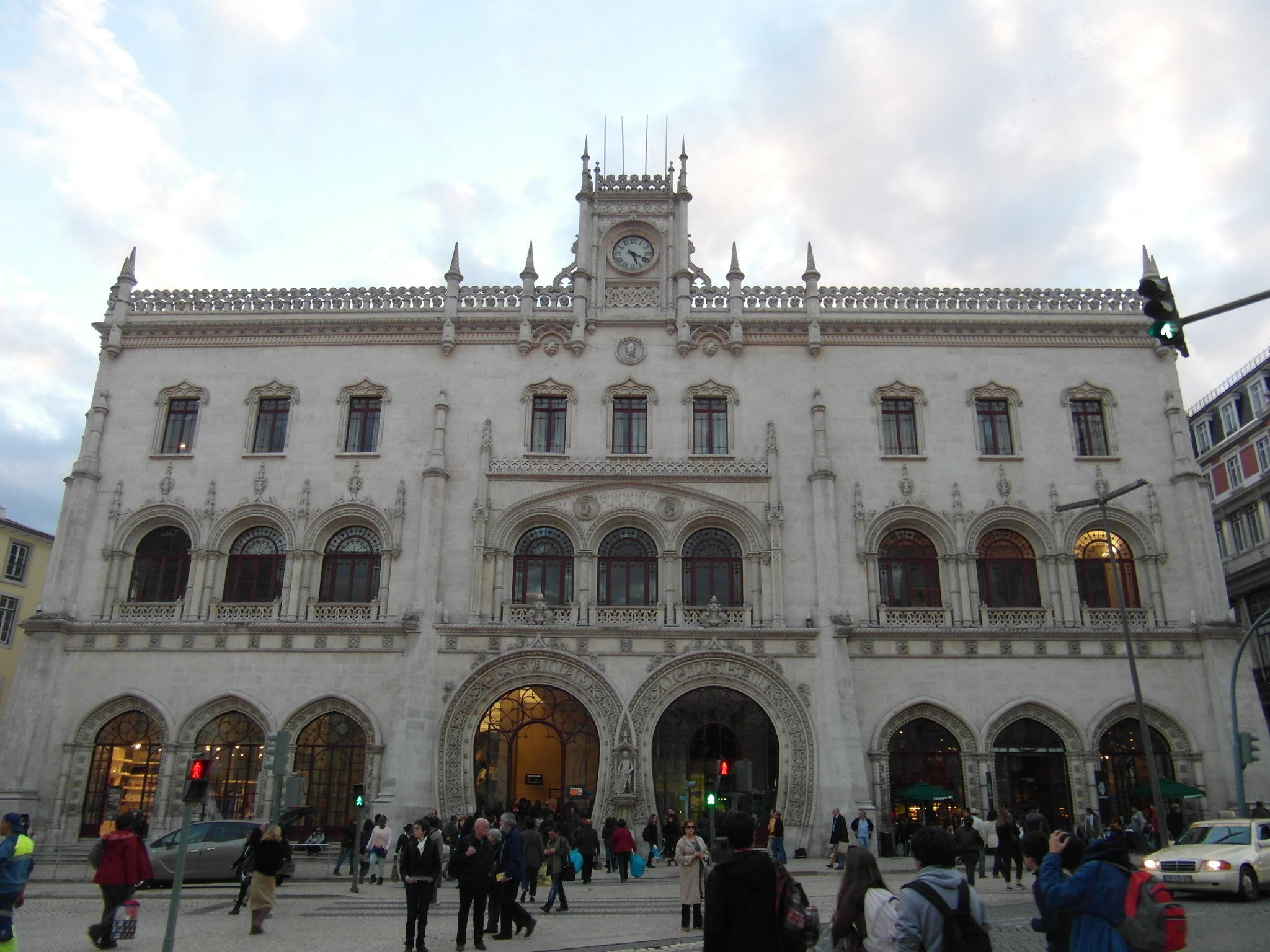 Lieux à visiter et choses à faire à Rossio (Lisboa) - Estação do Rossio (Station de Rossio)