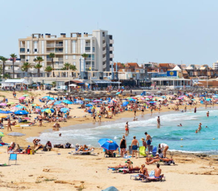 La Mata strand tijdens de zomer