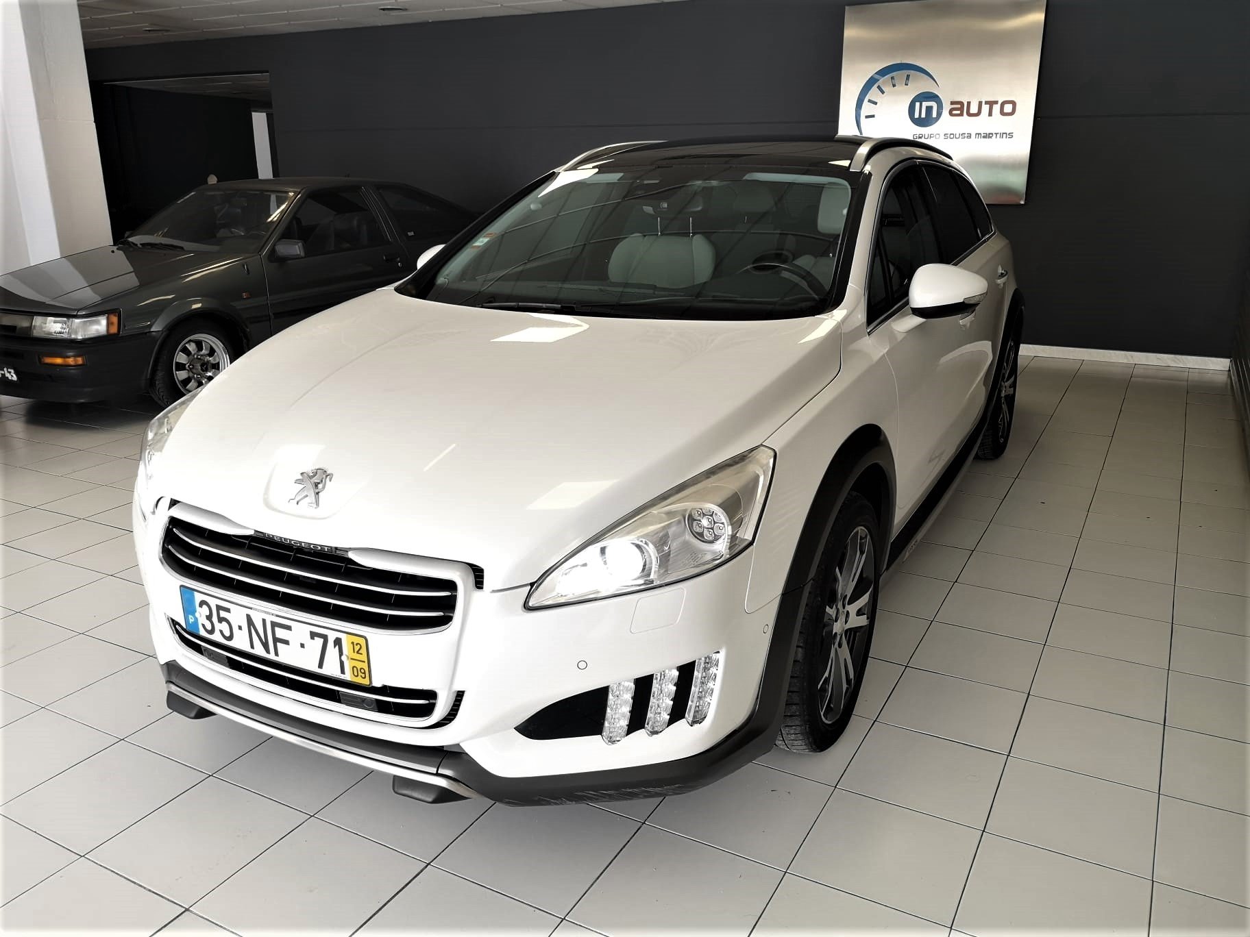 Um luxo da Peugeot no formato Hibrido-diesel, nacional com todas as manutenções na marca. Vendido em 2020.