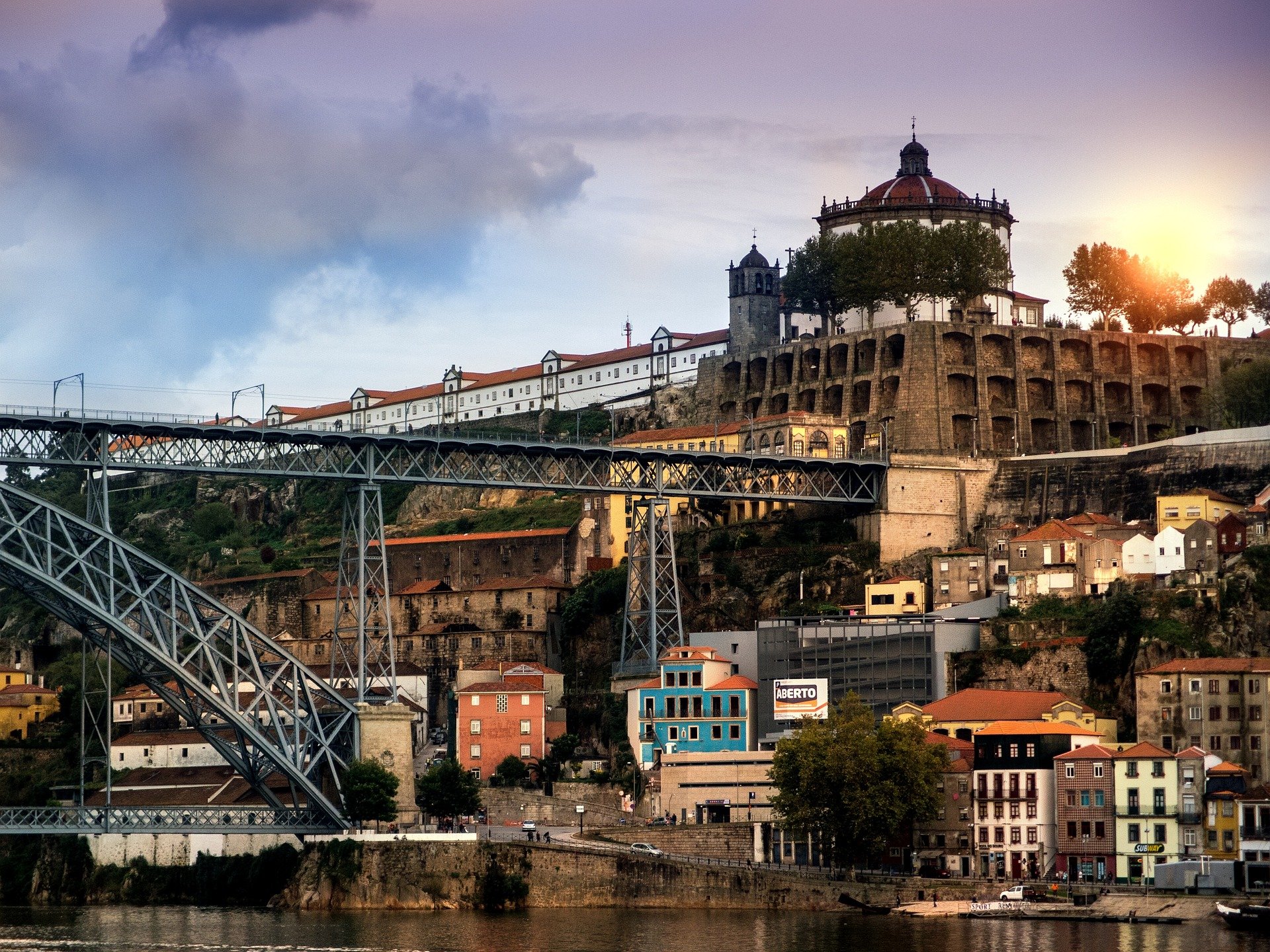 Apartments, Buildings, Houses for Sale in Oporto