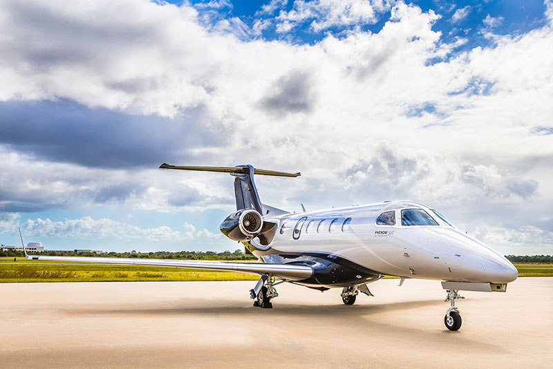 Los Jets de cabina pequeña o también llamados ligeros son aquellos que tienen desde 4 hasta 9 plazas – suelen utilizarse para distancias cortas con un tiempo de vuelo max. de 3 horas. La elección perfecta para vuelos familiares o de negocios y de pocas horas de duración.