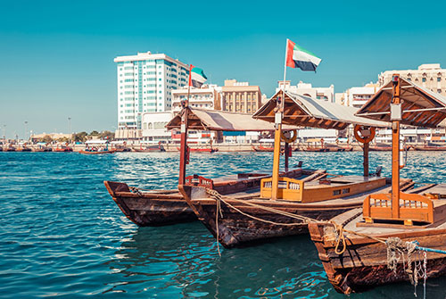 Deira representa uma das zonas mais tradicionais e autênticas do Dubai, combinando património, comércio e uma localização estratégica junto ao Dubai Creek. A sua diversidade e forte ligação à história da cidade tornam-na uma área com identidade própria e grande potencial.
