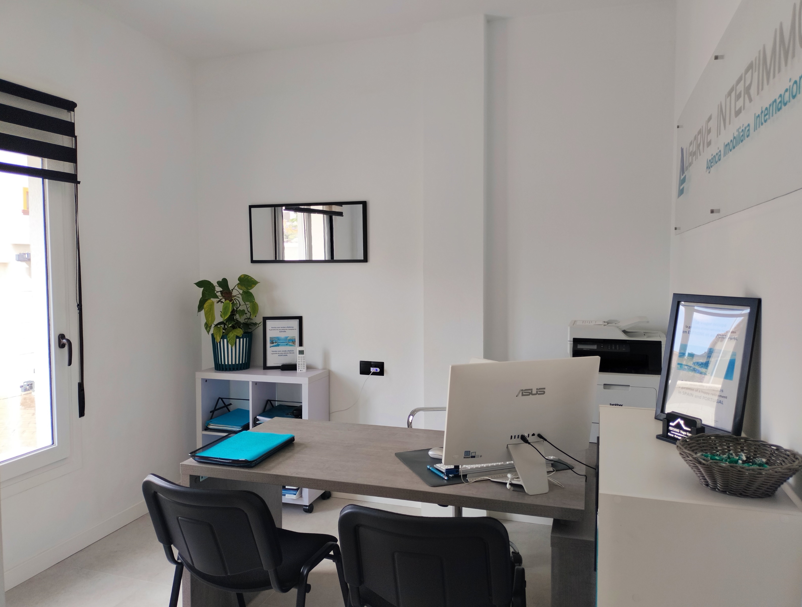 Notre agence est située en plein cœur du centre ville de Vila Real de Santo Antonio en Algarve. Venez à notre rencontre échanger sur votre projet d'achat, de vente, de viager.