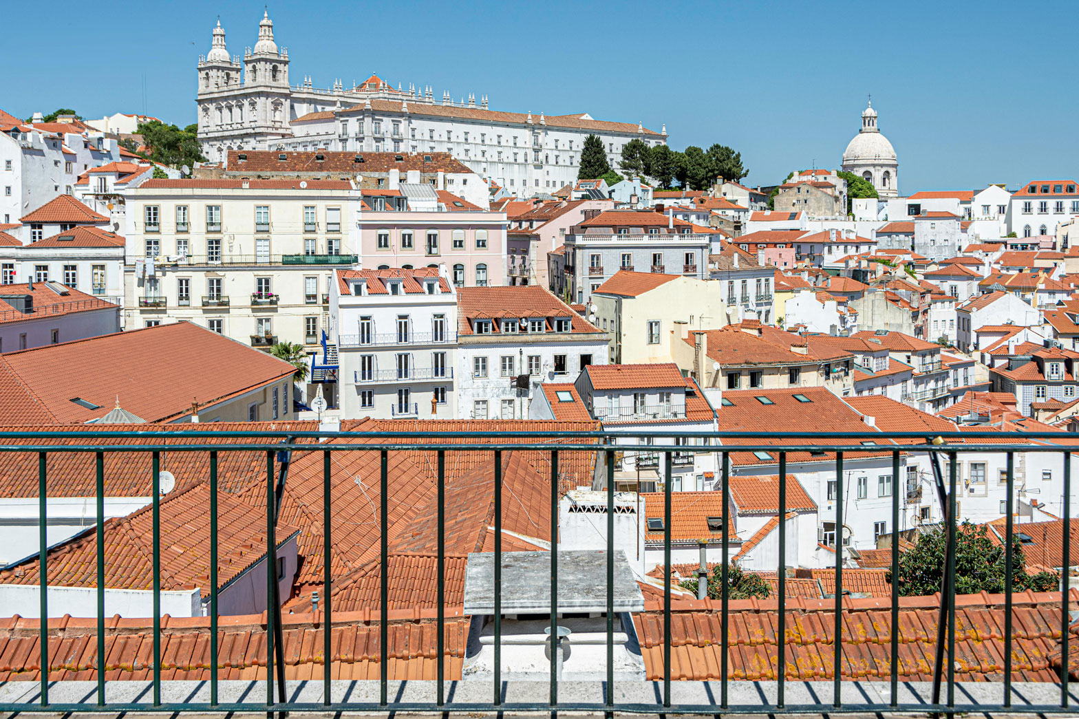 O que visitar e fazer em Alfama (Lisboa) - Miradouro das Portas do Sol