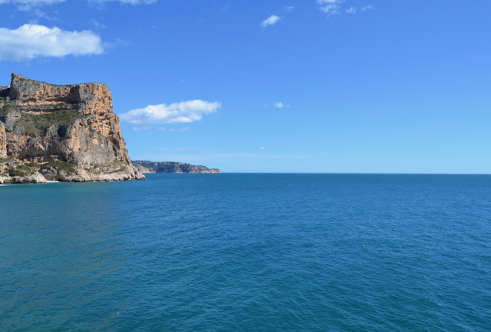 Vista desde la Cala del Moraig hacia el Morro Falquí