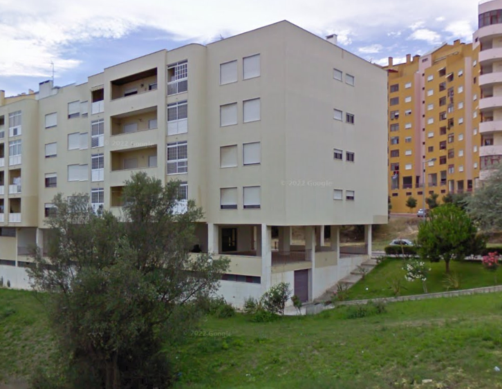 Building (8 flats) — Quinta da Piedade Municipal Estate, Plot 38, Póvoa de Santa Iria, Vila Franca de Xira
(Google image)