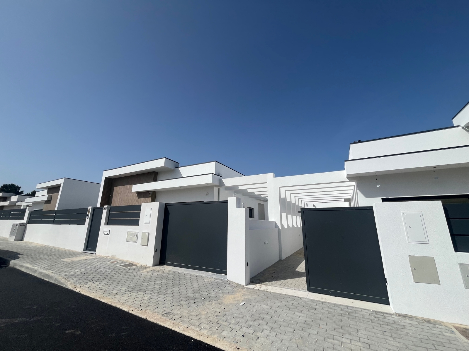 ¡Con Viver Nas Ondas Portugal podrá olvidarse de burocracia, tasas, licencias, certificaciones, inspecciones y todas las demás preocupaciones e imprevistos que conlleva la construcción!