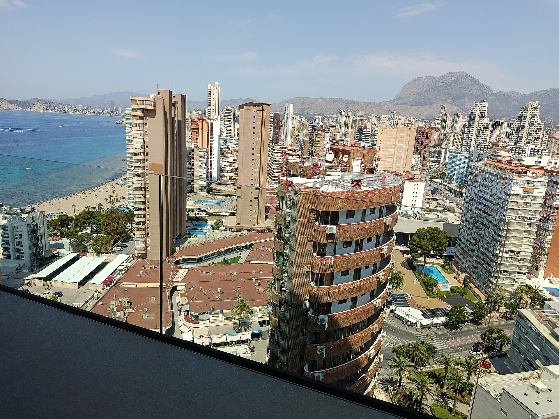 El skyline de Benidorm y su bahía