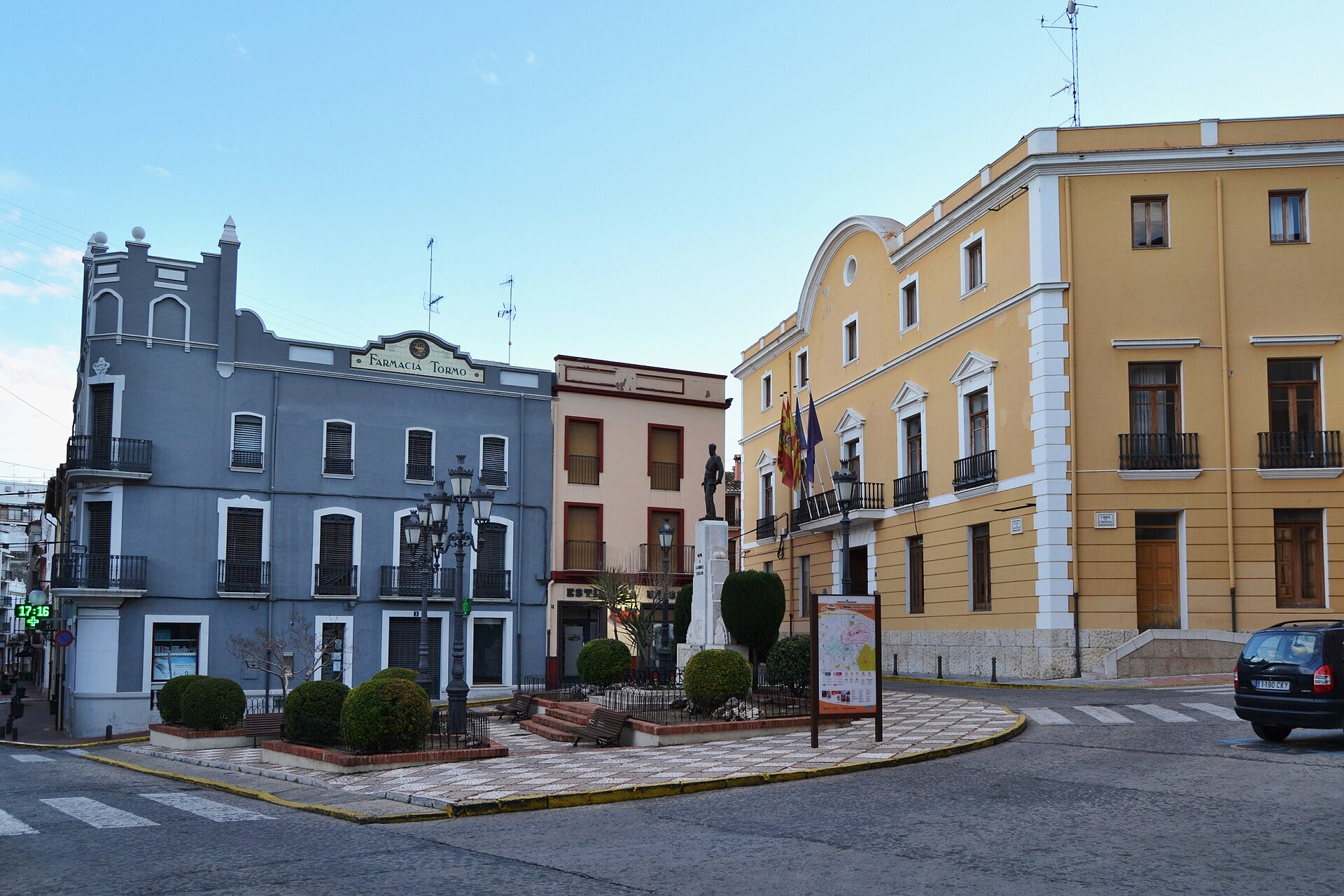 Plaza del Ayuntamiento de Oliva