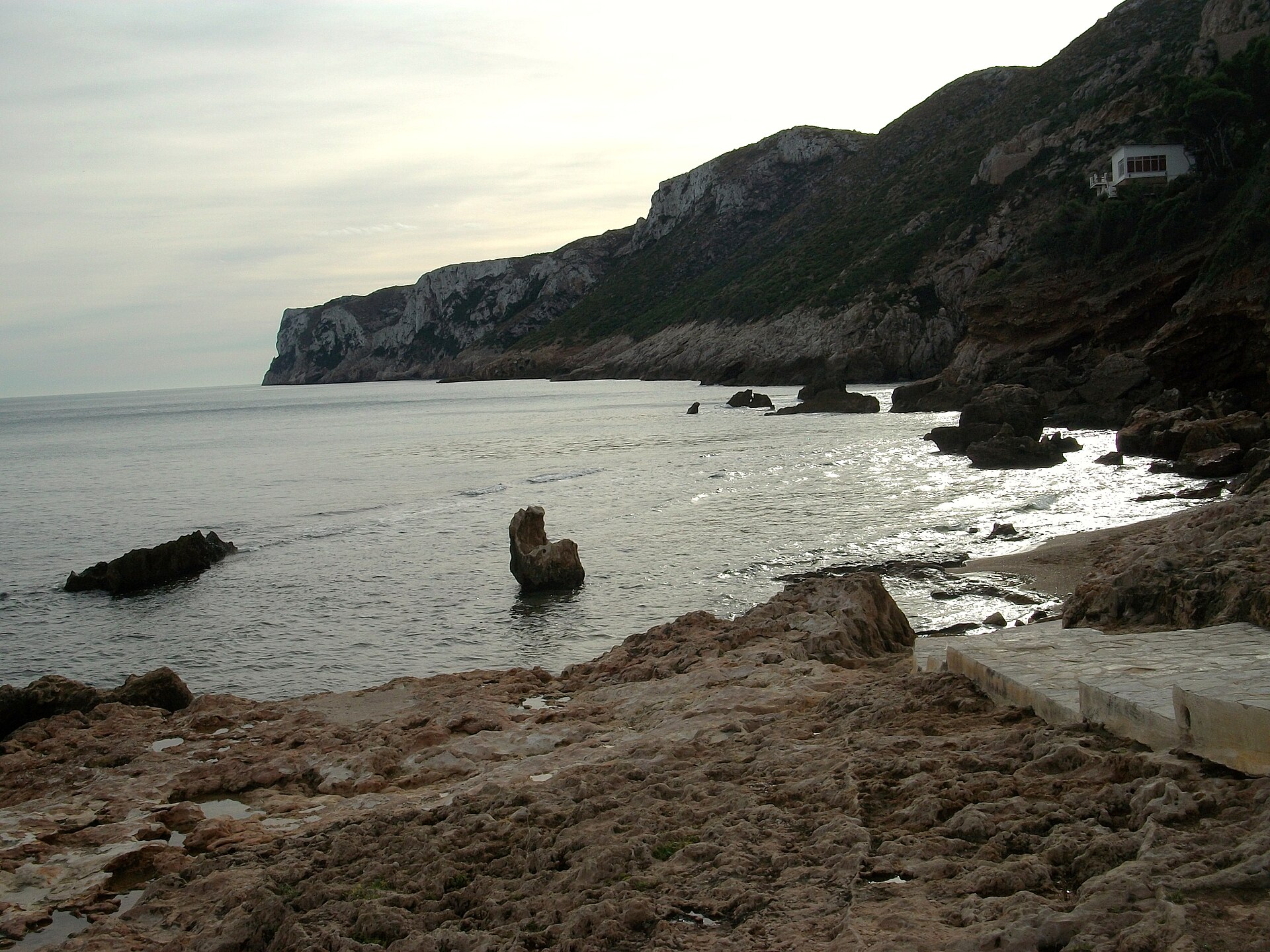 La costa rocosa de Les Rotes