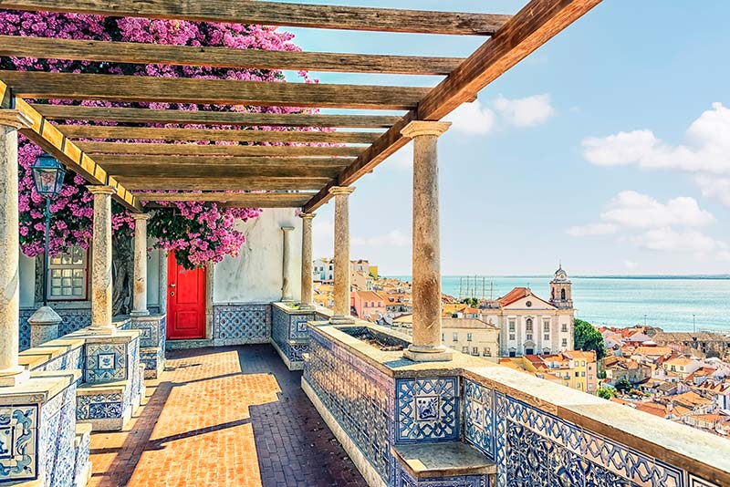 O que visitar e fazer em Alfama (Lisboa) - Miradouro de Santa Luzia