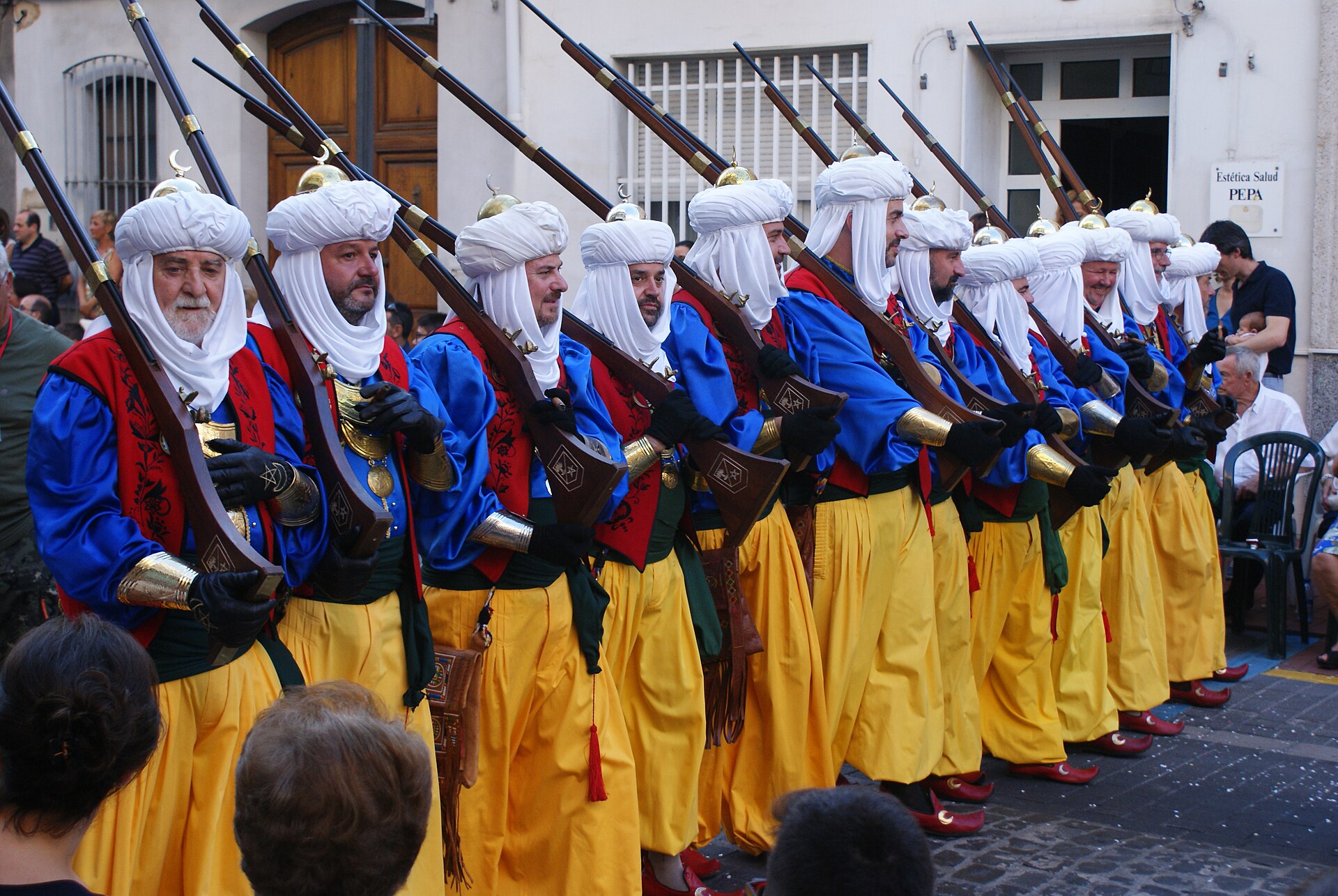 Desfile de Moros y Cristianos en Oliva