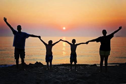 Duration 60 min. € 80
It is a consultation that guides the patient on their current state and provides them with some resources to live a more satisfying and fulfilling life through systemic therapy, family constellations
The consultation will be conducted by a clinical psychologist with a holistic approach