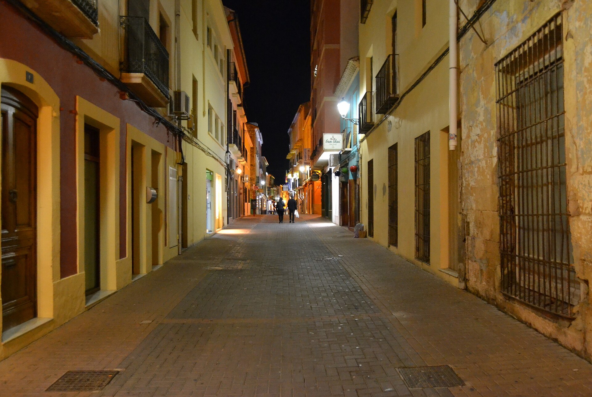 La calle Loreto de Dénia de noche
