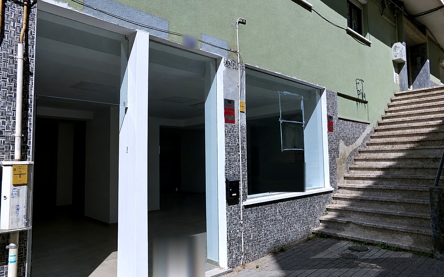 Loja comercial arrendada em Queluz