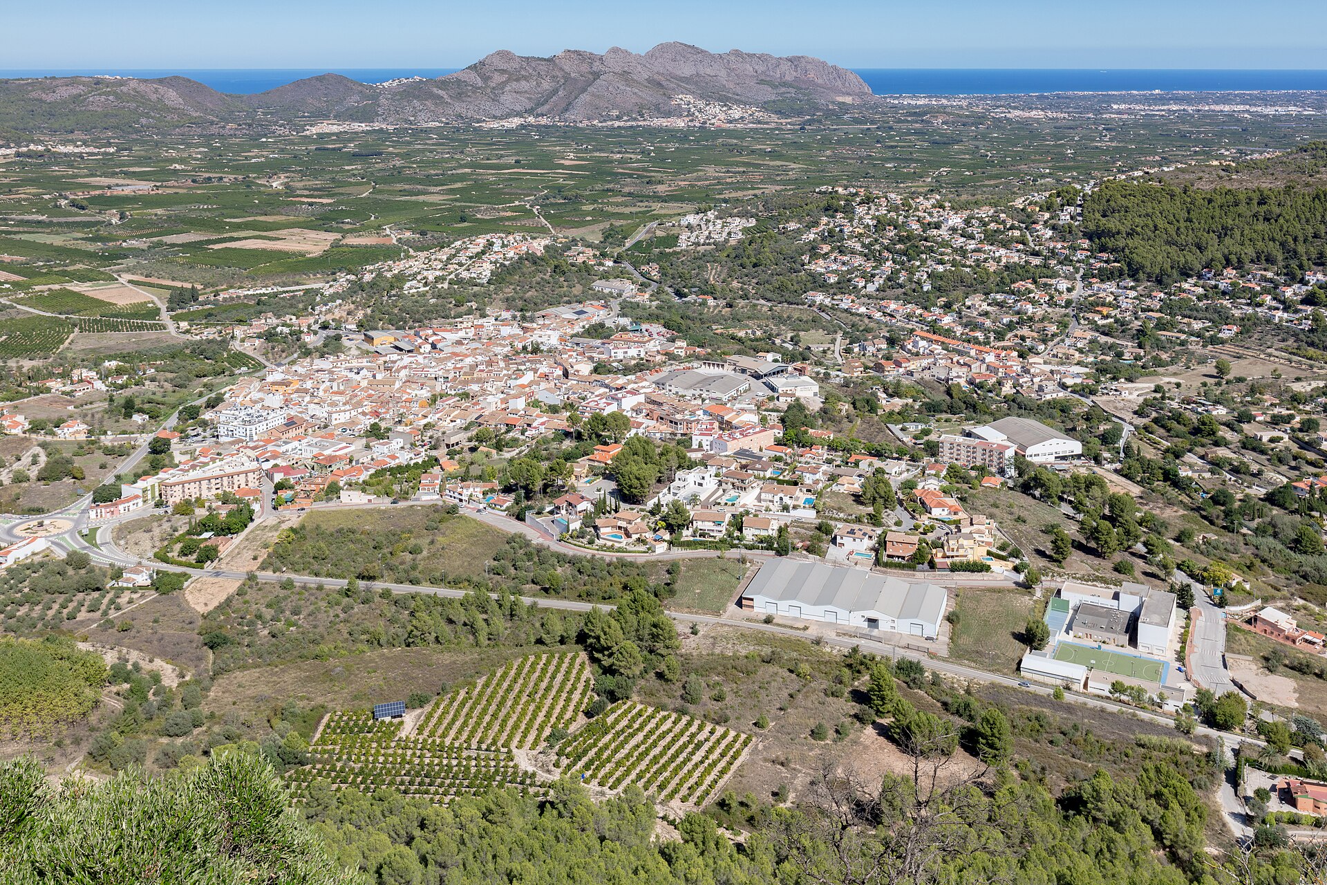 El pueblo de Orba en su verde valle