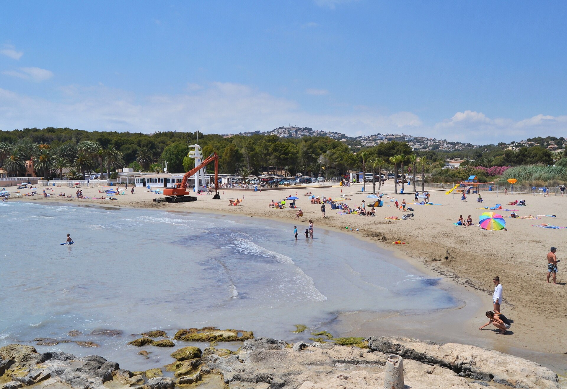 Playa de l'Ampolla en el centro de Moraira