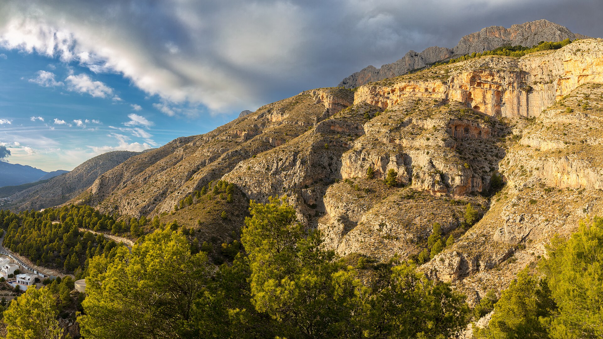 Sierra de Bernia sobre Altea