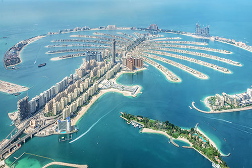 Palmeira Jumeirah é um dos destinos mais exclusivos do Dubai, reconhecido pela sua icónica forma de palmeira, praias privadas e propriedades de luxo. Um verdadeiro símbolo de sofisticação, oferece uma experiência residencial única junto ao mar.