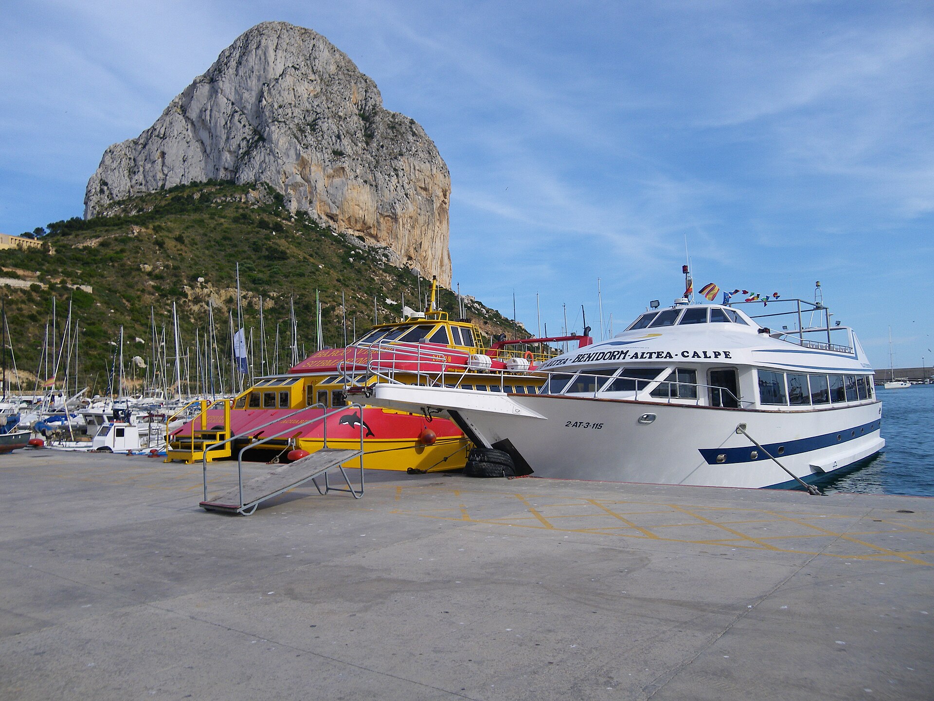 El puerto deportivo de Calpe y el Peñón de Ifach
