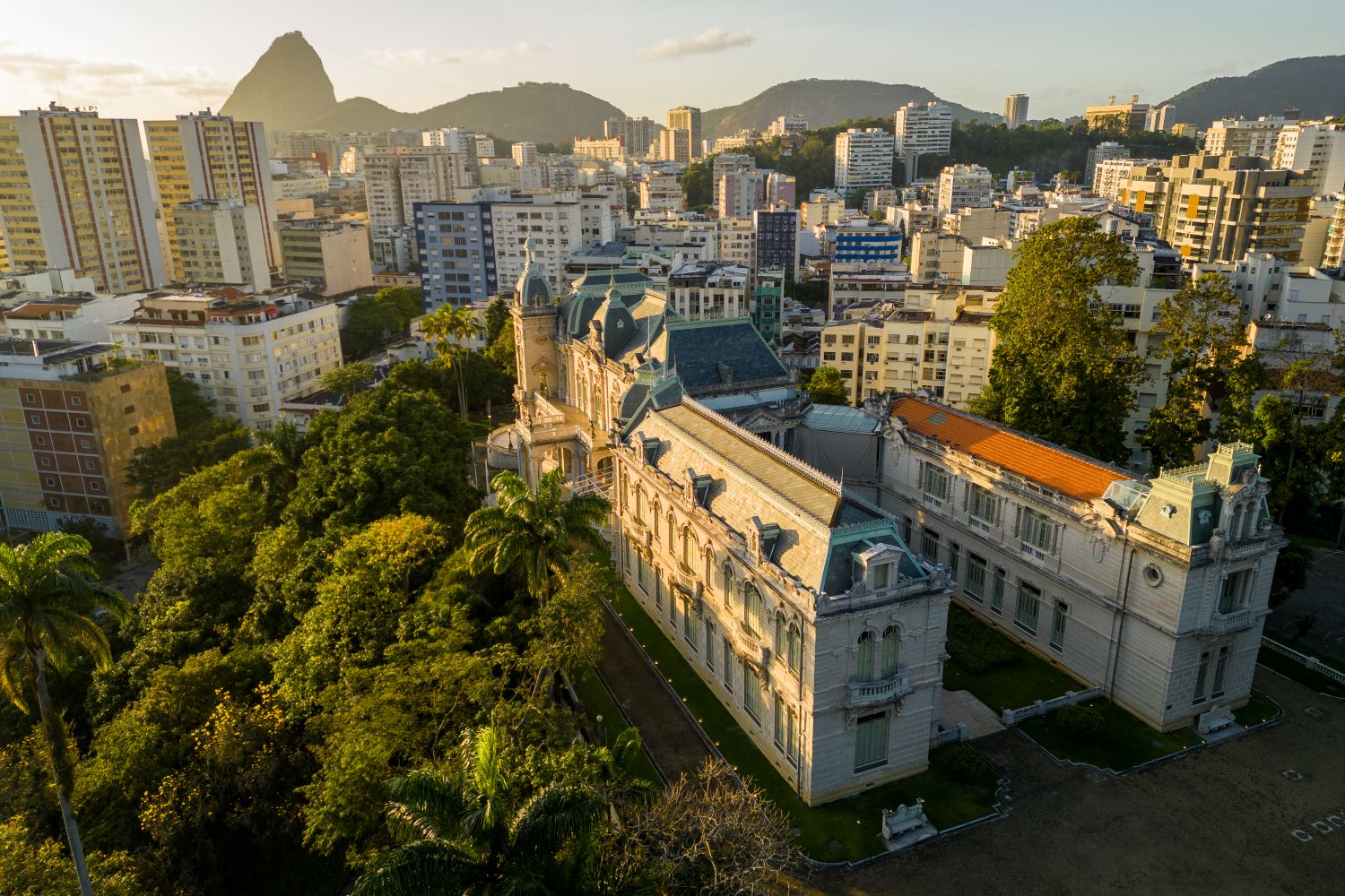 Découvrez Laranjeiras WhereInRio