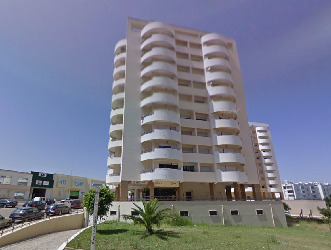 Building (2 shops + 36 flats) — Casal da Serra Estate, Tower 3, Póvoa de Santa Iria, Vila Franca de Xira
(Google image)