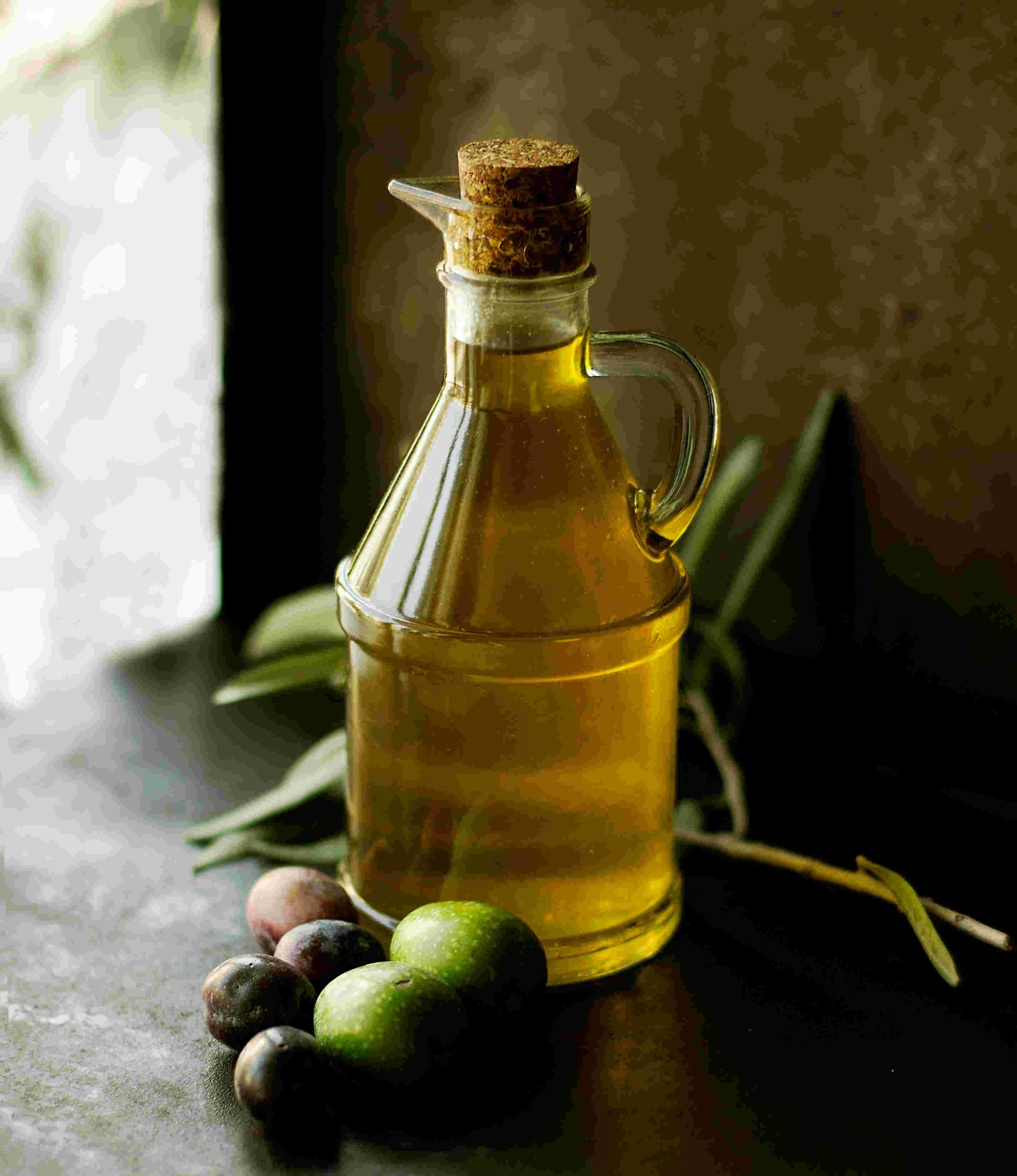 Bottles of olive oil produced from Arbosana olives, highlighting the quality of the product.