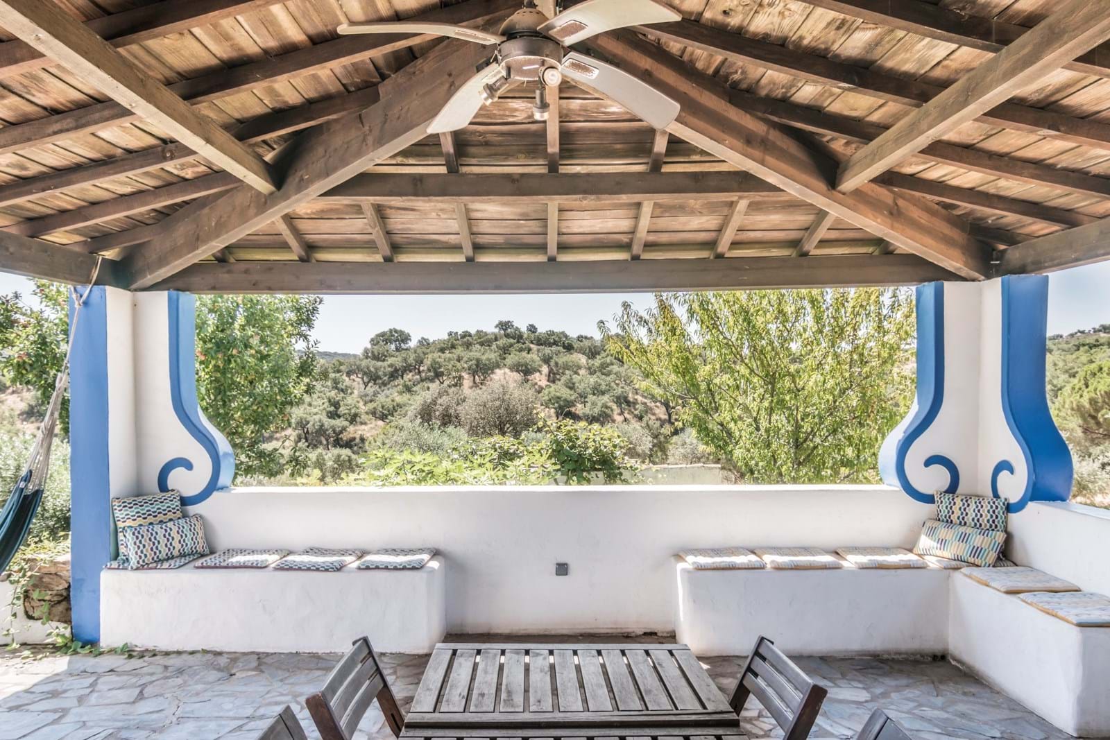 De Brito Properties - Agência Imobiliária em Portugal